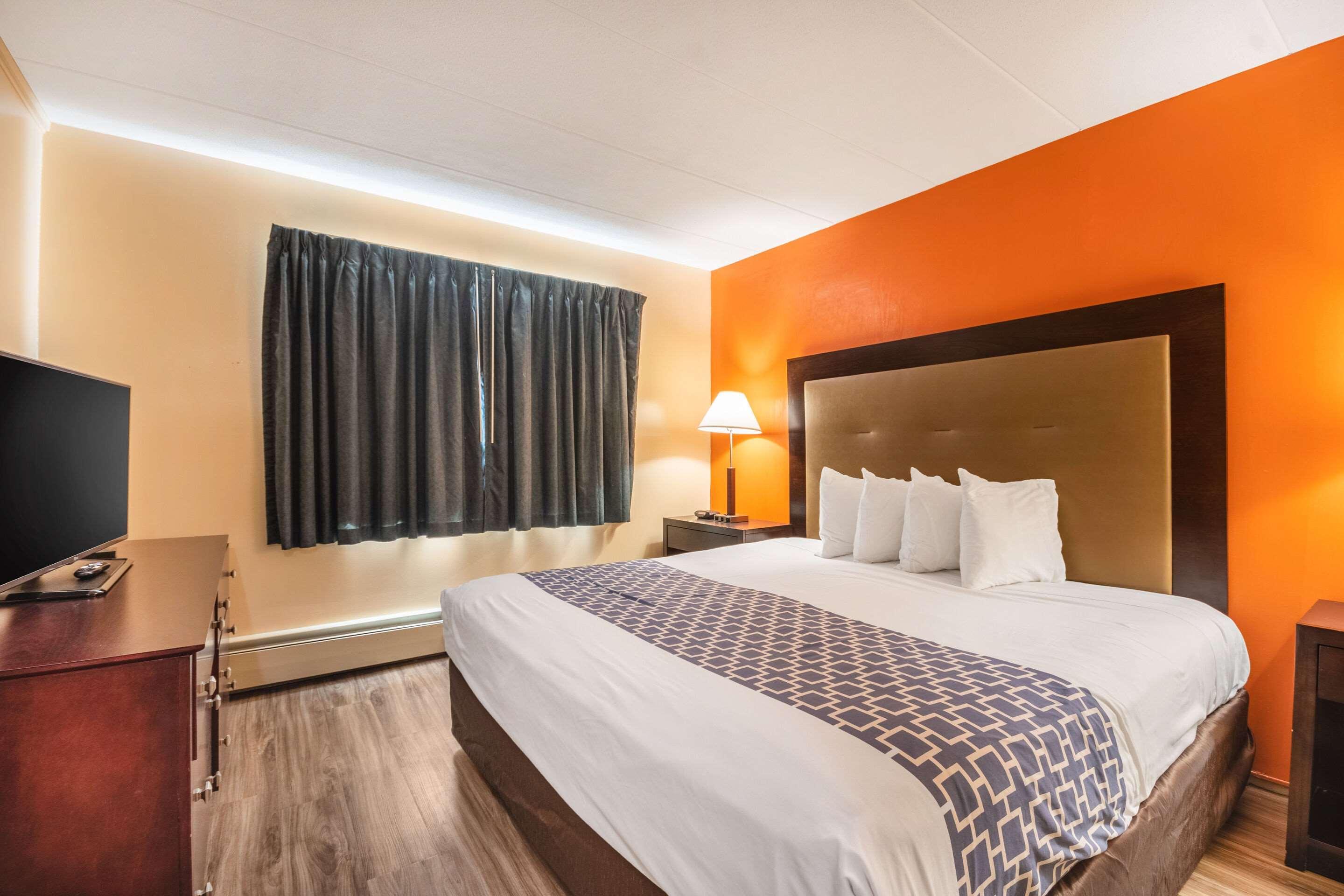 Econo Lodge Inn&Suites Windsor Windsor Locks Esterno foto